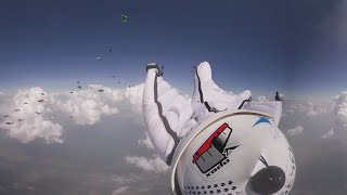 Wingsuit-Flug 360 Spüren Sie den Nervenkitzel beim Fallschirmspringen mit russischen Vogelmenschen, die nationale Rekorde aufstellen