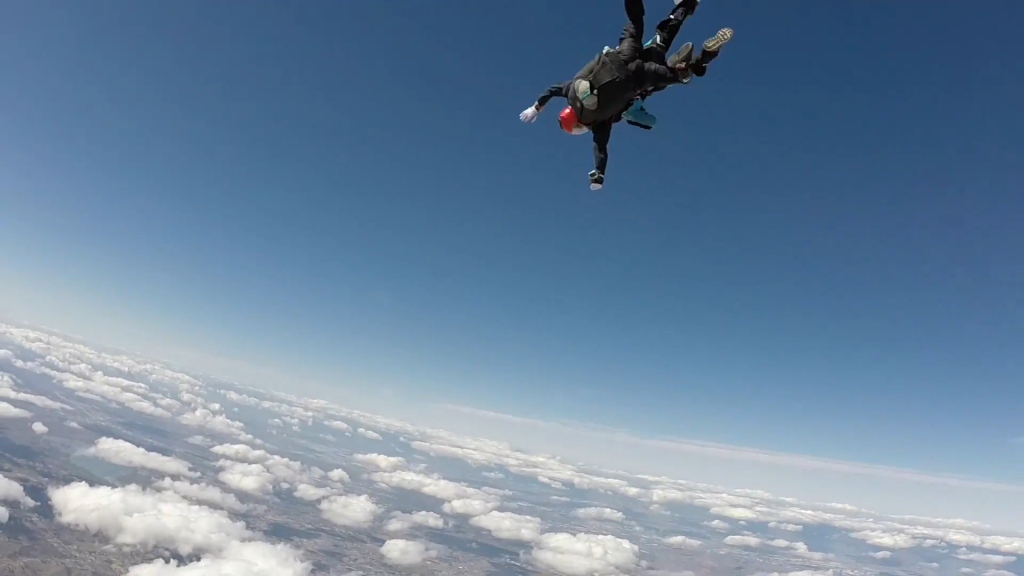 6 Friends SkyDiving Experience at Los Angeles, USA skyxtreme.tv
