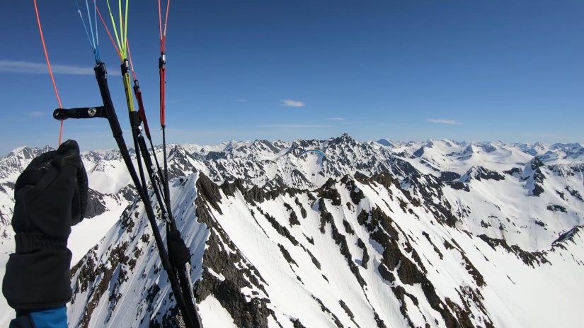 Paragliding at vasstinden